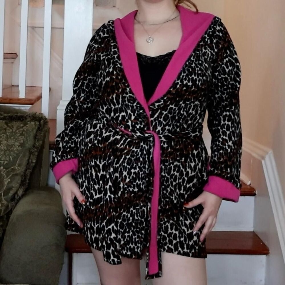 Betsey Johnson Intimates Womens Hooded Cheetah Print Pink Robe Size M Y2K Fleece